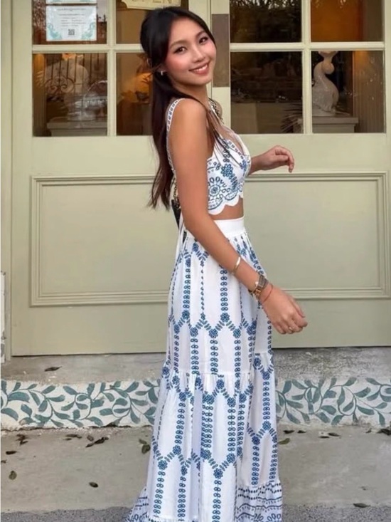 Commense Dresses & Skirts - NWOT Commense White and Blue Printed Maxi Skirt